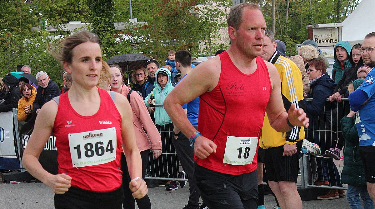 Wiebke Fritz (VfL Lingen) beim 10 km Rennen hier zusammen mit Sebastian Heymann (SVA Salzbergen)