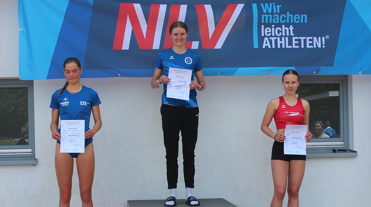 Fotos: Mieke Wübben (LG Emstal Dörpen) ganz oben auf dem Treppchen und Bronzeplatz für Leni Viehweger (VfL Lingen)- H.-J. Meyer