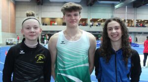 Gewannen jeweils Silber: v.l.n.r.: Lina Thien (SV Sparta Werlte), Julius Casjens (Papenburg-Aschendorf) und Anna Frericks LG Emstal-Dörpen) - H.-J. Meyer