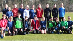 20 Nachwuchsathleten aus den Vereinen LG Emstal-Dörpen, Haselünner SV, TuS Haren, VfL Lingen, SV Union Meppen, SC Osterbrock, LG Papenburg-Aschendorf, SV Sigiltra Sögel und SV Sparta Werlte - H.J. Meyer