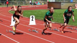 75 m Lauf im Block Wurf der W12: 1. (159) Luisa Kaltwasser, 3. (158) Luisa Kaupa (alle LG Papenburg/Aschendorf) – H.-J. Meyer