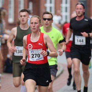 Nina Achter (TuS Haren) nicht zu schlagen in Haren über 10 km - Foto: Ch. Kuhl
