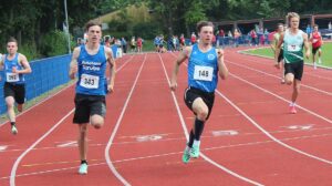 Marcel Blüschke (148/ LG Emstal Dörpen) sprintet zum 200m Vizemeistertitel - H.J. Meyer