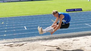 Micah Schade (LG Emstal Dörpen) fliegt zur Deutschen Meisterschaft - Hannes Zumsande