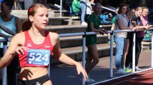 Lotta Nyhof (VfL Lingen) im Sprint siegreich. Foto: H.-J. Meyer