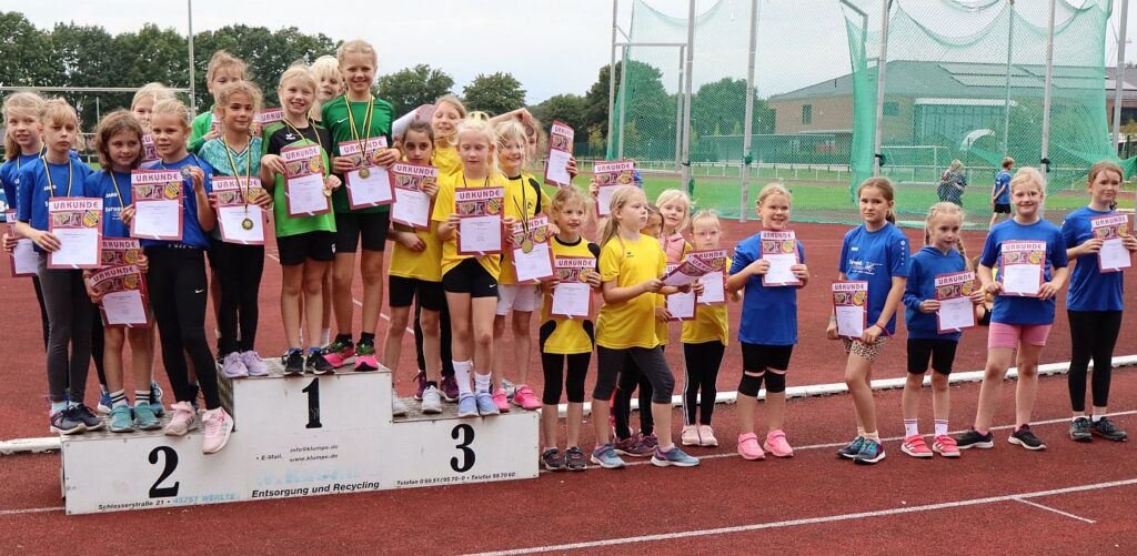 Mannschaftssiegerehrung Vierkampf Mädchen U10: Es gewann die LG-Papenburg- Aschendorf vor der LG Emstal-Dörpen I, Ausrichter SV Sparta Werlte I und II sowie LG Emstal-Dörpen II - H.-J. Meyer