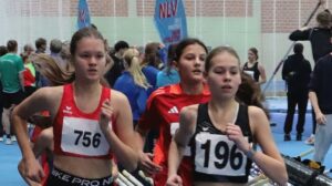 Landesmeisterin über 3.000 m: Paula Esders (TuS Haren/W15) in Hannover - Foto: H.-J. Meyer