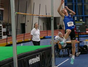 Lasse Zumsande holt sich den NDM-Titel im Hochsprung der U20 - Foto: LG Emstal Dörpen
