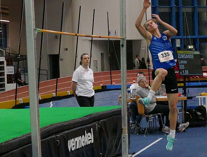Lasse Zumsande holt sich den NDM-Titel im Hochsprung der U20 - Foto: LG Emstal Dörpen