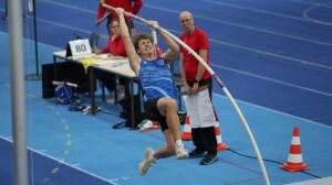 Micah Schade (LG Emstal Dörpen) mal mit Stab... Foto: Ch. Kuhl