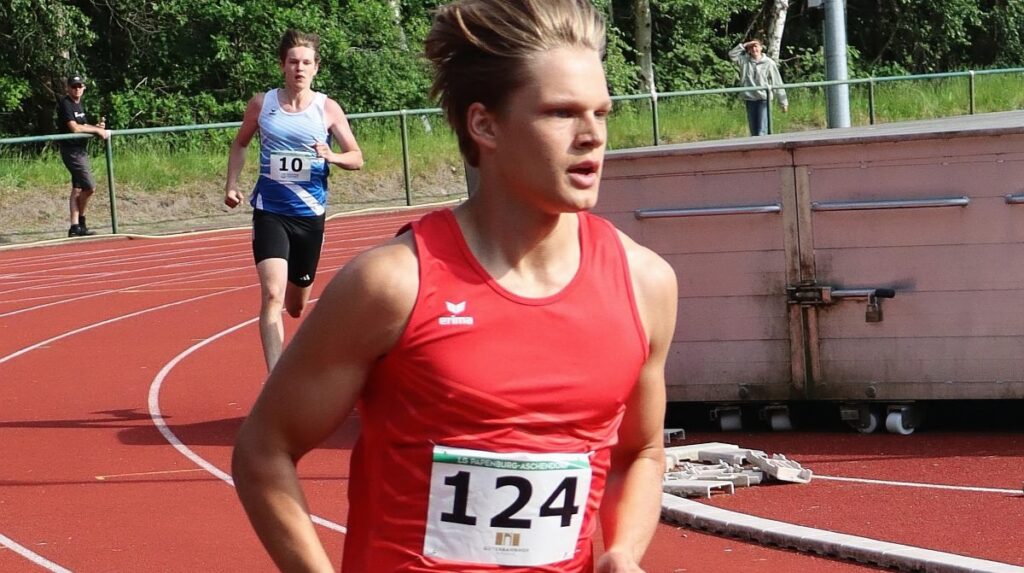 Karl-Christian Schüttert (SV Sigiltra Sögel) beim 400 m Lauf - Foto: H.-J. Meyer