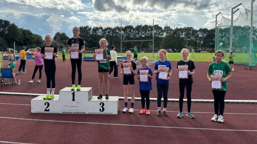 Siegerehrung des Weitsprung-Nachwuchses der U12 - Foto: A. Jüngerink
